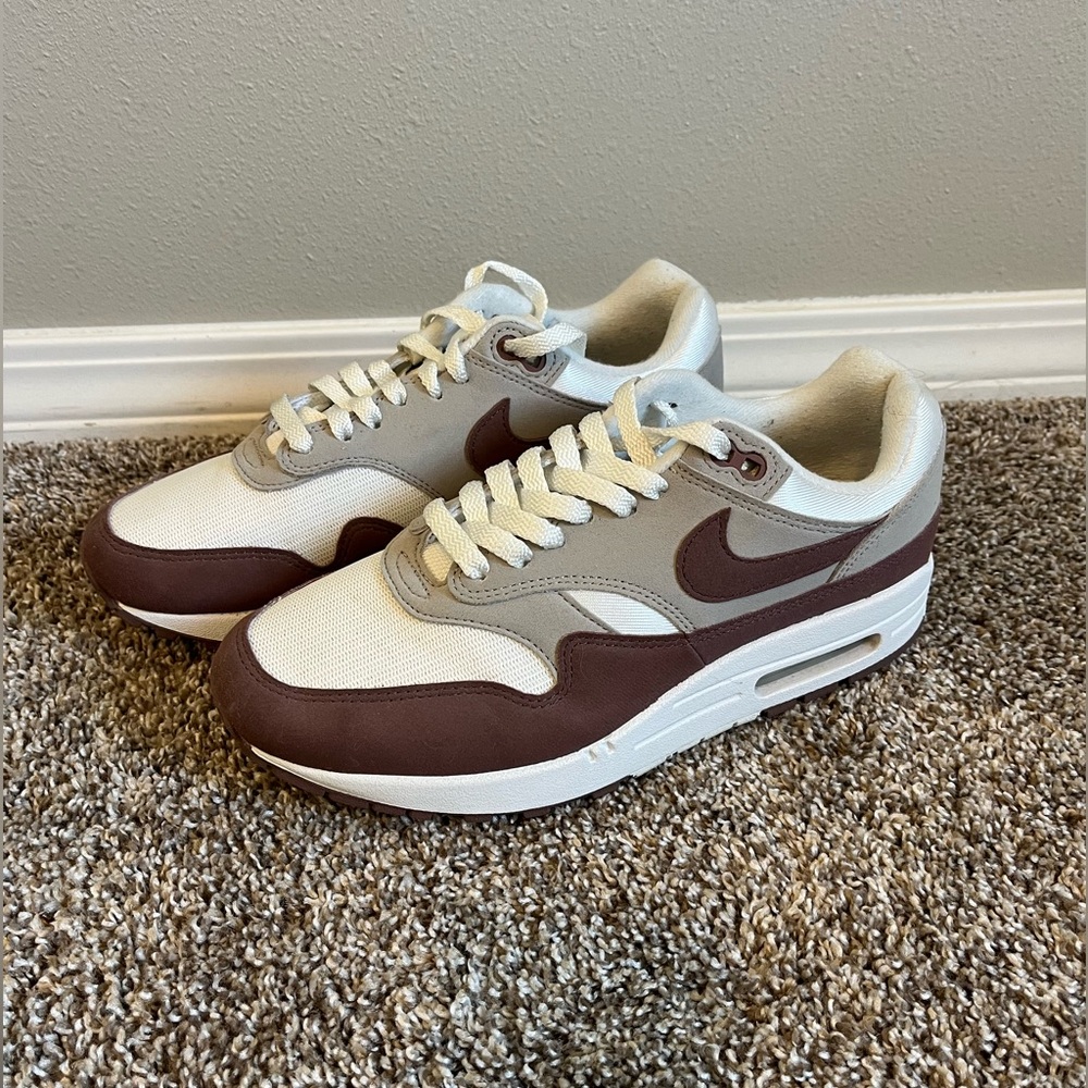 Nike Air Max Burgundy/Gray/White Size 9